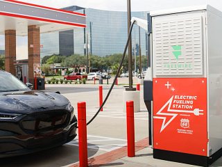 Ultrafast EV charging debuts at <span class="nowrap">Phillips 66</span> flagship station